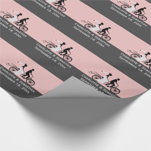 Cute Tandem Bike Bride and Groom Wedding Cadeaupapier (Hoek)