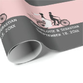 Cute Tandem Bike Bride and Groom Wedding Cadeaupapier (Rol Hoek)