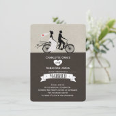 Cute Tandem Bike Bride and Groom Wedding Kaart (Staand voorkant)