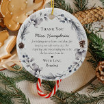 Cute Teacher Appreciation Gift Kerstmis Wreate Keramisch Ornament<br><div class="desc">Leraren zijn echt geweldig en wat een betere manier om ze te laten weten, dan met een van deze gepersonaliseerde leraren die kerst-ornamenten waardeert. Design heeft een grijze achtergrond met een botanische woede in de winter, een schattige boodschap van dank, de naam van de leerkrachten, een klein hart en wie...</div>