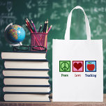Cute Teacher Herbruikbare Boodschappentas<br><div class="desc">Peace Love Teaching tassen. Deze zijn perfect te gebruiken voor de Week van de Opwaardering van de Leerder of eind van het jaar om met kleine goodies van de klasse of handgemaakte kaarten van de studenten te vullen. Een vredesteken,  hart en een rode appel.</div>