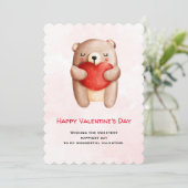 Cute Teddy Bear die een Red Heart Valentijnse draa Feestdagenkaart (Staand voorkant)
