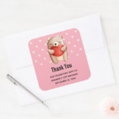 Cute Teddy Bear draagt een Rode Harthag Vierkante Sticker (Envelop)