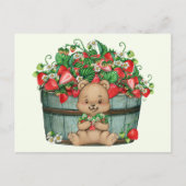 Cute Teddy Bear en Rustic Strawberry Basket Briefkaart (Voorkant)