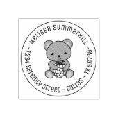 Cute Teddy Bear Holding Berry Round Address Rubberstempel (Afrduk)