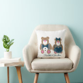 Cute teddy draagt een 45e sapphire bruiloft kussen (Stoel)