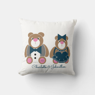 Cute teddy draagt een 45e sapphire bruiloft kussen