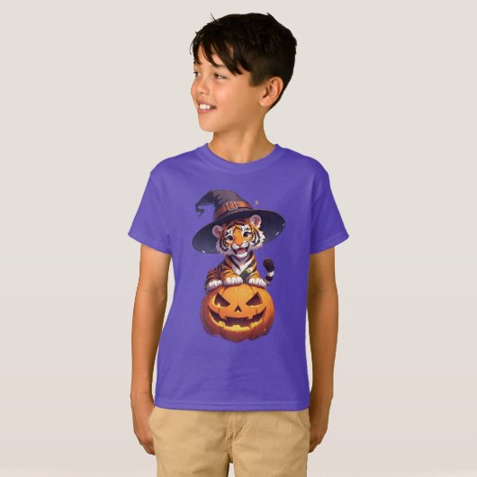 Cute Tiger Cub Wearing Witch Hat T-shirt (Voorkant volledig)