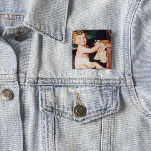  Cute Toddler die met Clothes Dresser speelt Vierkante Button 5,1 Cm (In situ)