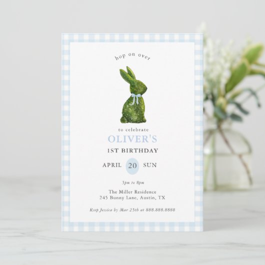 Cute Topiary Bunny blue Gingham Birthday Kaart (Staand voorkant)