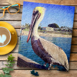 Cute Trendy Coastal Beach Pier Pelican Bird Foto Legpuzzel<br><div class="desc">Deze gelukkige pelikaan kwam op een spoeling die een Californische strandroep "vakantie klaar" over het hoofd zag. Plotseling voorbij de tijd terwijl je terugdrijft naar de warme oceaan breekt elke keer dat je werkt aan deze schattige, vriendelijke kustpuzzel van de pelikaanse puzzel. Het is een geweldig cadeau voor iemand speciaal!...</div>