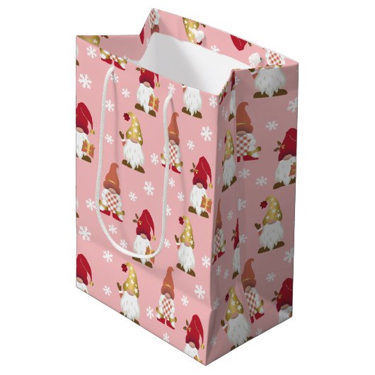 Cute Trendy Gnomes Winter Gold Pink Red Medium Cadeauzakje (Voorkant Gekanteld)