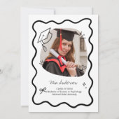 Cute Trendy Pink Wavy Border Graduation Invitation Aankondiging (Achterkant)