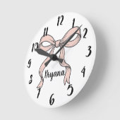 Cute trendy roze linten strikken met zwarte omlijn ronde klok (Hoek)