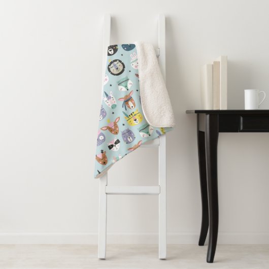 Cute Tribal Face Pattern Sherpa Deken (In situ)