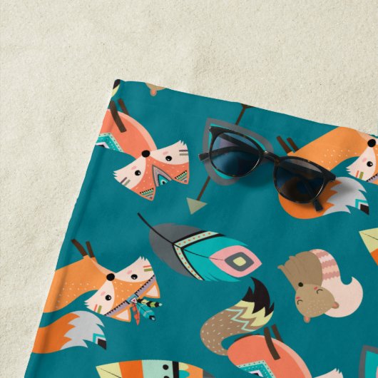 Cute Tribal Fox Pattern Monogram Strandlaken (In situ)