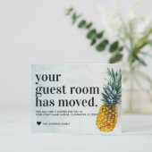 Cute Tropical Beach Pineapple Guest Room Moving Aankondigingskaart (Staand voorkant)