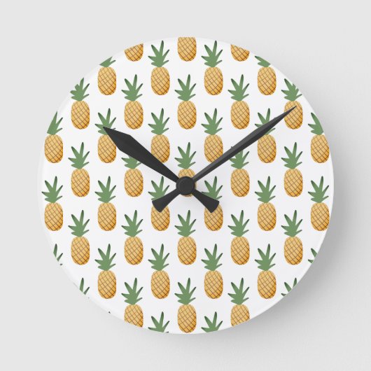 Cute Tropical Pineapple Pattern Round Clock Ronde Klok (Voorkant)