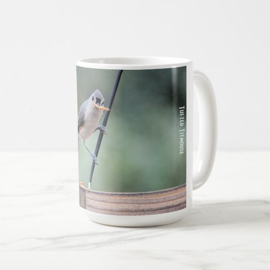 Cute Tufted Titmouse on Feeder, Funny Koffiemok (Voorkant rechts)