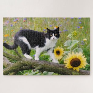 Cute tuxedo cat op een boomtak met zonnebloemen - legpuzzel