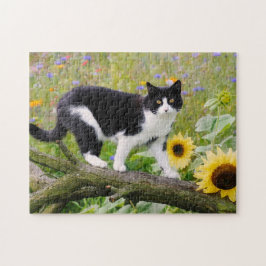 Cute tuxedo cat op een boomtak met zonnebloemen legpuzzel
