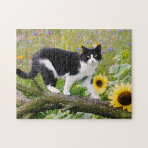 Cute tuxedo cat op een boomtak met zonnebloemen legpuzzel