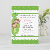 Cute Twin Monkeys Pea Pod Baby Shower Invitaties Kaart (Staand voorkant)