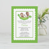 Cute Twin Monkeys Pea Pod Baby Shower Invitaties Kaart (Staand voorkant)