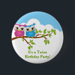 Cute Twins Eigenaar van Branch Girl Boy Birthday B Ronde Button 5,7 Cm<br><div class="desc">Deze schattige verjaardagsknop met een schattige tweeling is een meisje jongen op een tak boom.. is de perfecte manier voor een verjaardagsfeest of speciale gebeurtenis in stijl. Pas met uw eigen speciale tekst aan, en gebruik het voor de partij of de gebeurtenis van uw keus. Overeenkomende items zoals postzegels, uitnodiging,...</div>