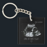 Cute Ultrasound Afbeelding Gift Sonogram Sleutelhanger<br><div class="desc">Perfect cadeauidee met ultrasone afbeelding. Dit is de kutste manier om je kleine bundel van vreugde voor het eerst weer te geven. Perfecte gepersonaliseerde sonogram cadeaus voor een nieuwe vader en een nieuwe moeder.</div>