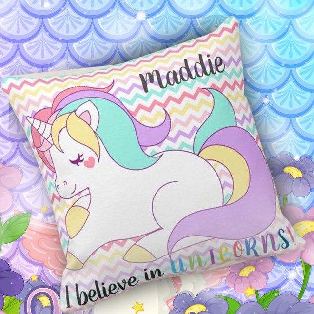 Cute | Unicorn | Regenboogkleuren | Chevron Patter Kussen (Creator heeft geüpload)