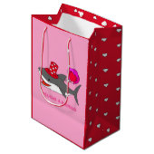 Cute Valentijnsdag Shark Medium Cadeauzakje (Voorkant Gekanteld)