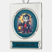 Cute Vampire with Lantern Kawaii Halloween Verzilverd Banner Ornament (Links)