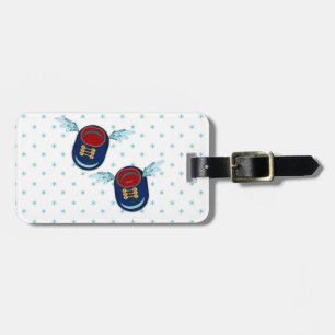 Cute vliegende gevleugelde schoentjes in blauw en bagagelabel