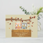 Cute voor- en achterkant uil trouw save the date kaart (Staand voorkant)
