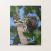 Cute Watchful Squirrel in een boomfotografie Legpuzzel (Verticaal)