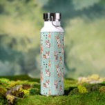 Cute Waterverf Corgi Dog Pattern Monogram Waterfles<br><div class="desc">Het ontwerp is voorzien van een legerpatroon van leuke corgi-honden, met jouw naam of een keuze uit personalisatie. Trendy monogrammed design. Deze waterfles is een lastige en modieuze fles die het perfecte accessoire maakt. Voeg uw douanetekst aan dit ontwerp toe door de "Edit this design sjabloon"vakjes op de rechterkant van...</div>