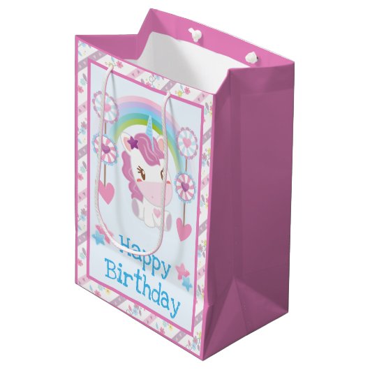 Cute Waterverf Unicorn & Rainbow Birthday Medium Cadeauzakje (Voorkant Gekanteld)