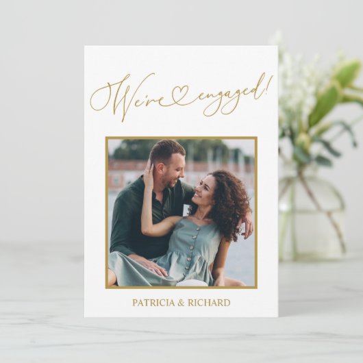 Cute We zijn de Aankondiging van Verloving Foto (Staand voorkant)