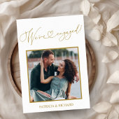 Cute We zijn de Aankondiging van Verloving Foto