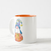 Cute Whimsical Autumn Gnome met Pumpkin Tweekleurige Koffiemok (Voorkant links)