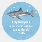 Cute Whimsical Blauwe Oceanhaaien Retouradres Ronde Sticker (Voorkant)