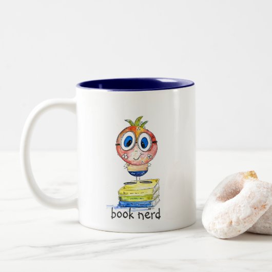 Cute whimsical Book Nerd Tweekleurige Koffiemok (Met donut)