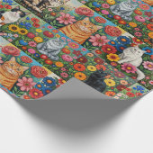 Cute Whimsical Cats and Folk Art Flowers Cadeaupapier (Hoek)
