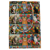Cute Whimsical Cats and Folk Art Flowers Medium Cadeauzakje (Voorkant)