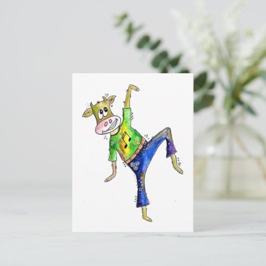 Cute Whimsical Dancing Koe Briefkaart (Staand voorkant)