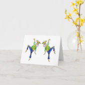 Cute Whimsical Dancing Koe Kaart (Gele Bloem)