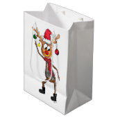 Cute Whimsical Dansende Kerstman Deer Medium Cadeauzakje (Voorkant Gekanteld)