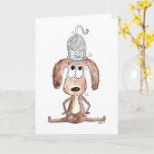 Cute Whimsical Dog met Cat op zijn hoofd Kaart (Gele Bloem)