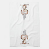 Cute Whimsical Dog met Cat op zijn hoofd Theedoek (Verticaal)